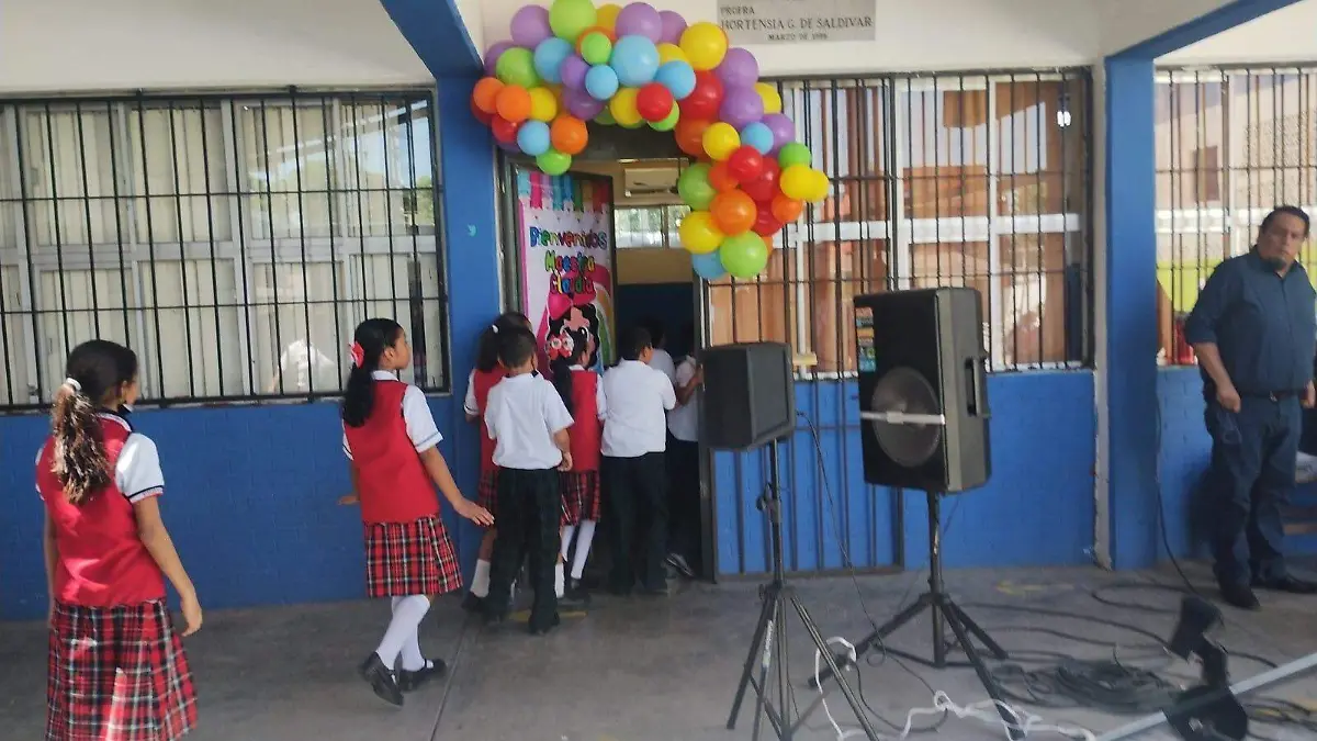 Ciclo escolar podría recortase un mes por crisis de agua